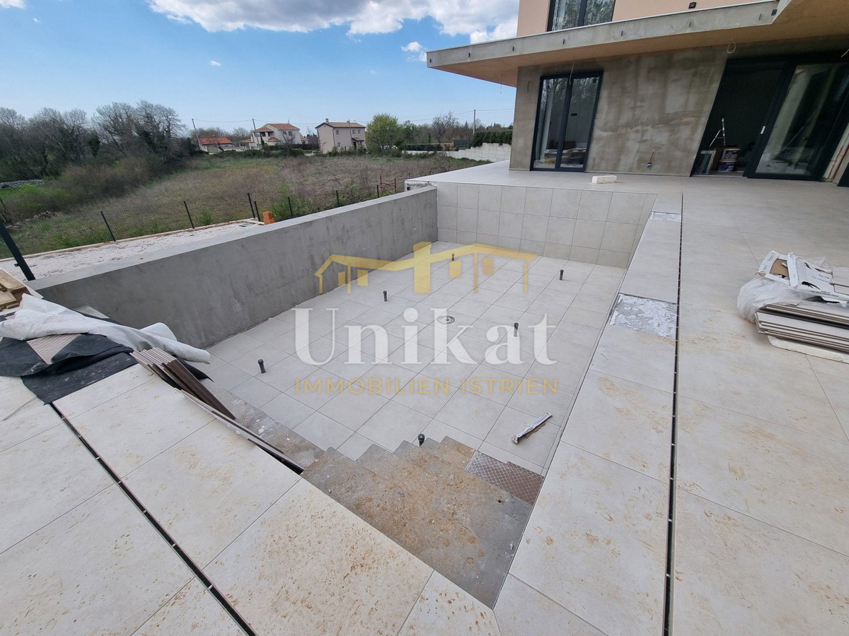 Hiša v okolici Višnjana - 4 spalnice in bazen